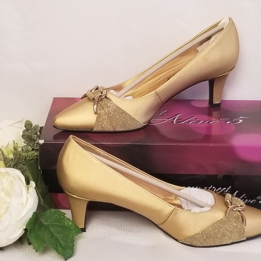 Easy Street Alive 5 Dance Flex Gold Shoes Size 9M